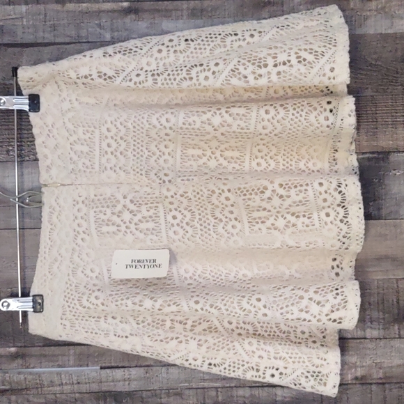 Forever 21 Crochet Lace Eyelet Skater Skirt Medium Cream - Picture 4 of 9